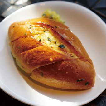 Sweetened Baguette with Garlic Butter