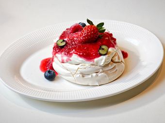 Pavlova Cake